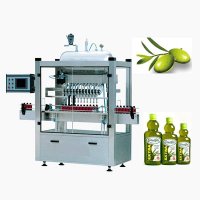 快又準(zhǔn)！三個(gè)字詮釋了這臺(tái)小型橄欖油灌裝機(jī)